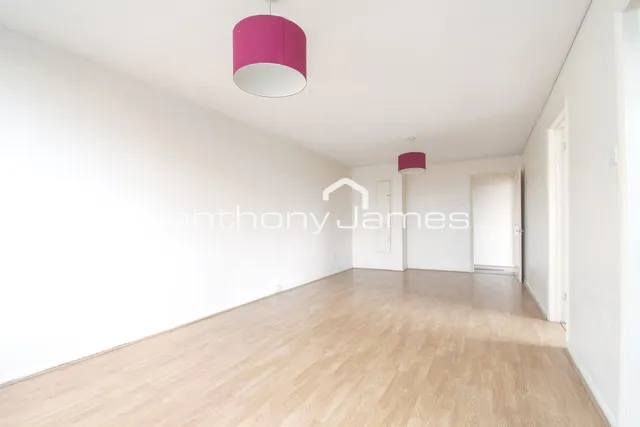 Photo 2 — Pickwick Court, Mottingham, London, SE9