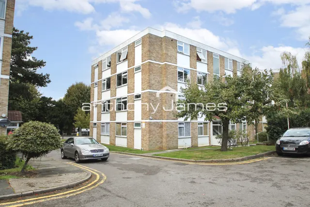 Pickwick Court, Mottingham, London, SE9, photo 1