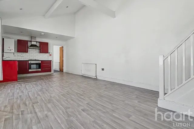 Clarendon Road, Luton, LU2, photo 2