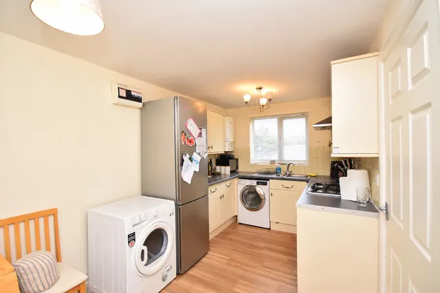 Prince William Close, Whitchurch, photo 2