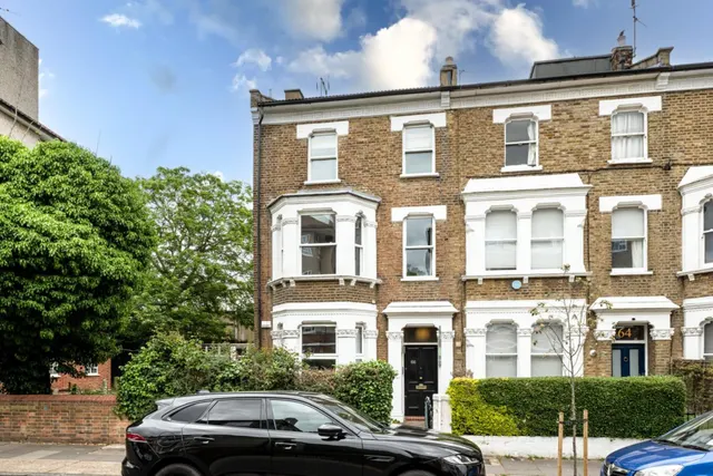 Photo 2 — Frithville Gardens Shepherds Bush, W12