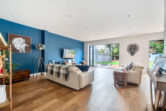Photo 2 — 23 Burford Road, Bromley