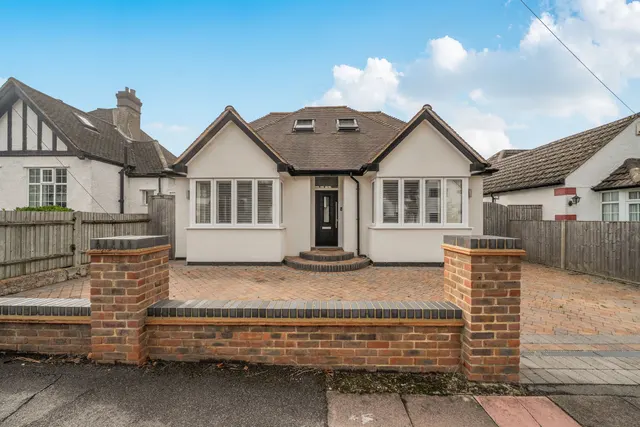 5 bedroom house — 23 Burford Road, Bromley