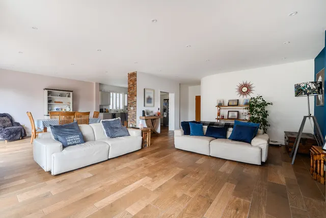 Photo 3 — 23 Burford Road, Bromley