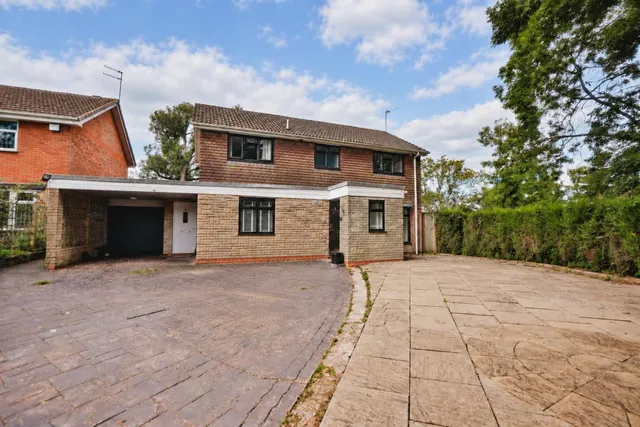 High Park Crescent, Sedgley, photo 1