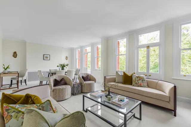Prince of Wales Drive, Battersea, London, SW11, photo 1