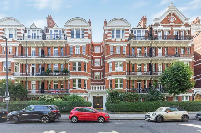 Photo 2 — Prince of Wales Drive, Battersea, London, SW11