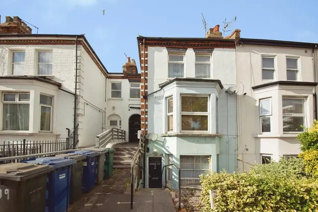 Ballards Lane, London, N3, photo 1