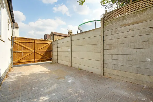 Belmont Avenue, photo 2