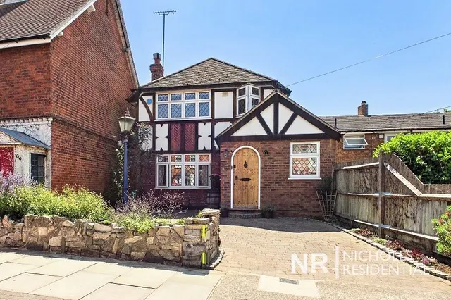 Elm Road, Chessington, KT9, photo 1