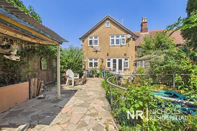 Elm Road, Chessington, KT9, photo 2