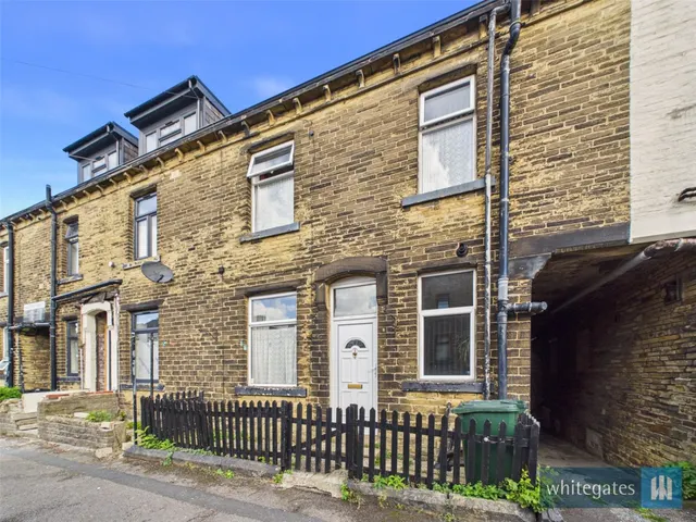 Halstead Place, Bradford, BD7, photo 1