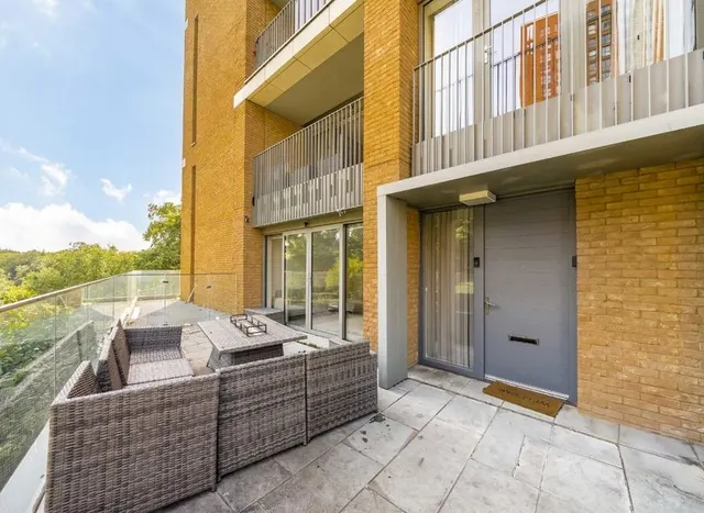 Moorhen Drive, West Hendon, NW9, photo 1