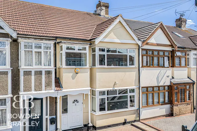 Warley Avenue, Dagenham, RM8, photo 1