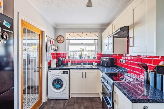 Nuthatch Road, Eastbourne, BN23, photo 3