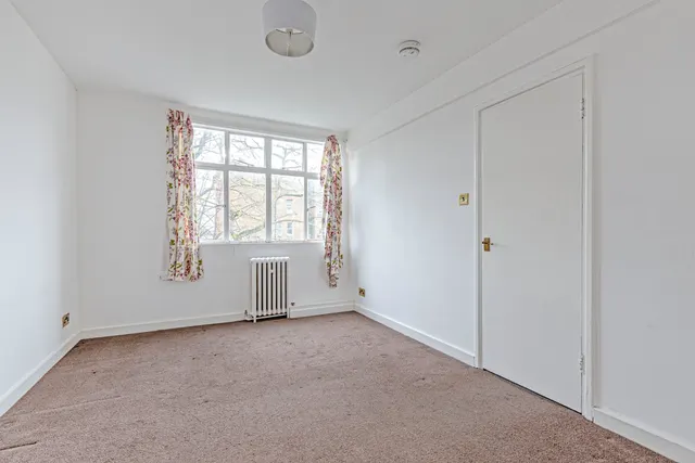flat — Shepherds Bush Green, London, W12