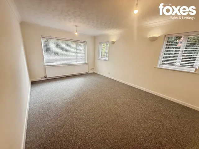 Stirling Road, photo 1