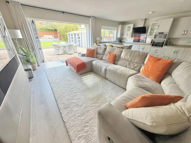 Napier Road, BH15, photo 2