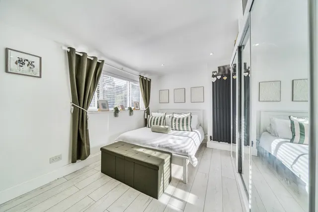 A Beautifully Presented Three-Bedroom Home With Large Garden, Impressive Garden Room & Underfloor Heating, UB7, photo 3