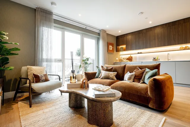 Bow Common Lane, London, E3, photo 2