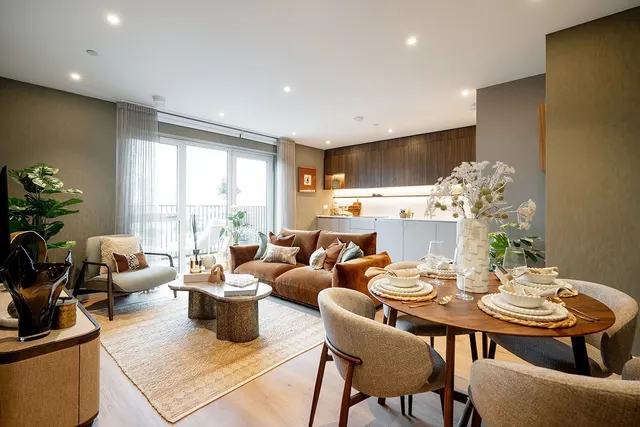 Bow Common Lane, London, E3, photo 3