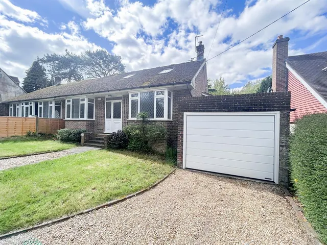 St. Margarets Crescent, Bexhill-On-Sea, TN39 4RE, photo 1