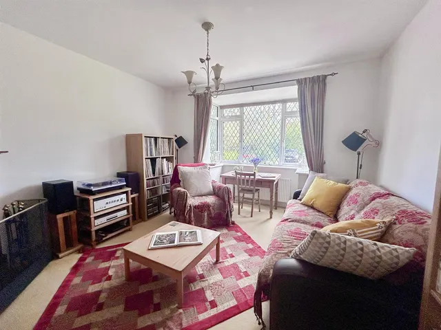 Photo 2 — St. Margarets Crescent, Bexhill-On-Sea, TN39 4RE