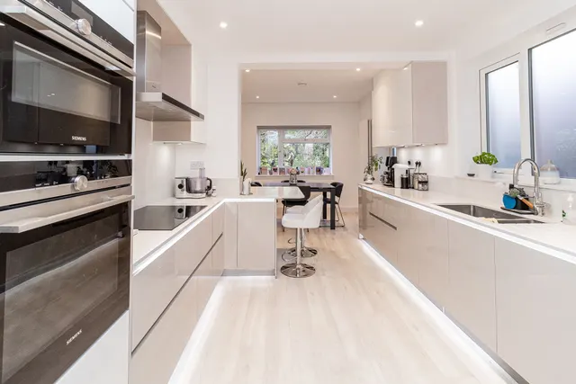 Mowbray Road, Edgware, HA8, photo 2
