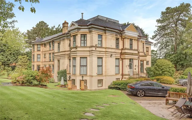 3 bedroom flat — Suffolk Road, Altrincham, Cheshire, WA14 4QX