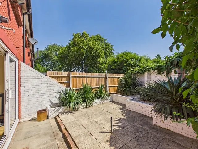 Photo 3 — Redwood Court, Cheltenham, GL51 0JZ