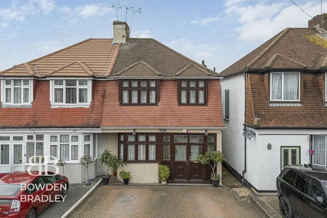 Marlands Road, Clayhall, IG5, photo 1