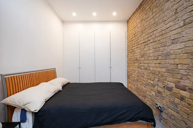 Photo 3 — 33 Chandlery House, 40 Gowers Walk, London