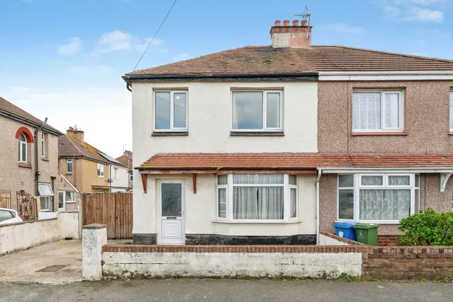 3 bedroom house, Marsh Road, Rhyl, LL18