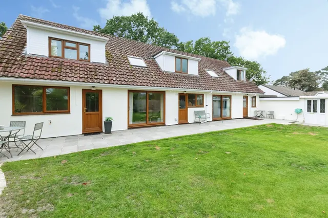 Stapleford Avenue, Ferndown, BH22, photo 1