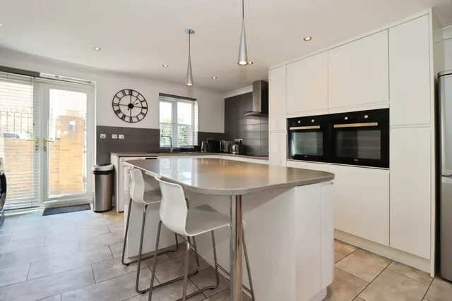 Photo 3 — Brookthorpe Court, BRISTOL, Avon, BS37