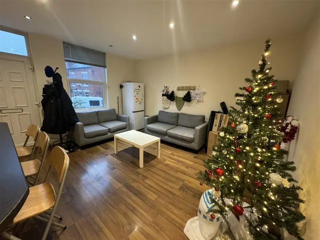 Royal Park Grove, Hyde Park, LS6, photo 1