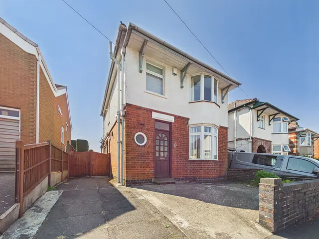 Trinity Vicarage Road, Hinckley, LE10, photo 1