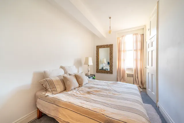 Photo 3 — 24 Peters Court, Porchester Road, London