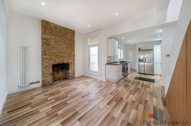 Falcon Grove, London, photo 1
