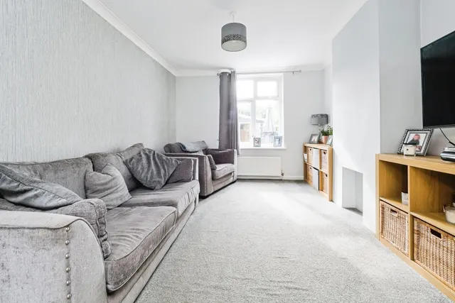 Spinney Gardens, Dagenham, RM9, photo 2