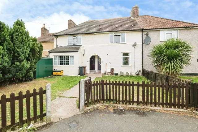 Spinney Gardens, Dagenham, RM9, photo 1