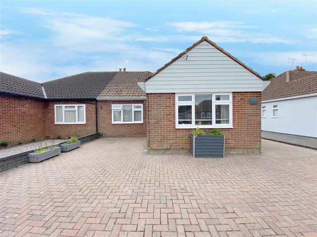 Melrose Close, Worthing, photo 1