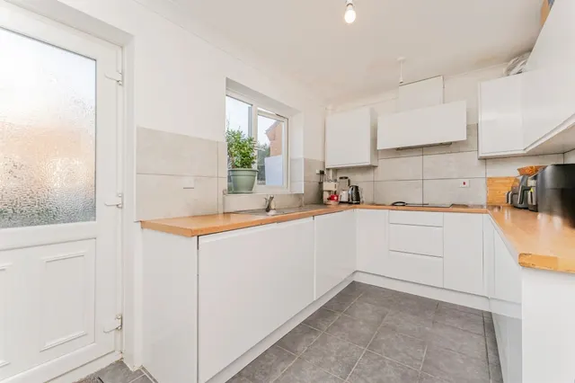 Applegarth Close, Corby, NN18, photo 3
