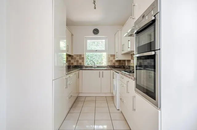 Brook Lane, Sarisbury Green, SO31, photo 3