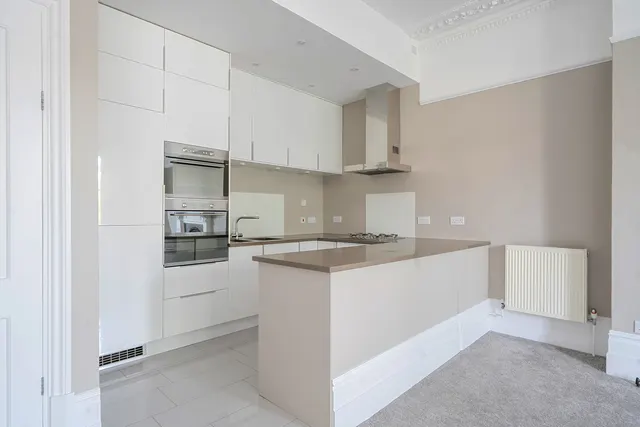 Photo 3 — Salisbury Road, Hove, BN3