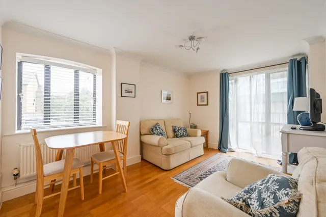 Photo 3 — 2 Taffrail House, Burrells Wharf Square, London