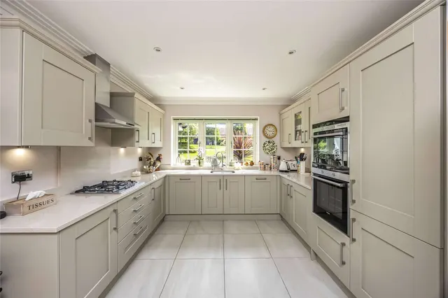 Photo 3 — Wallace Square, Lavington Park, Petworth, West Sussex, GU28 0FJ