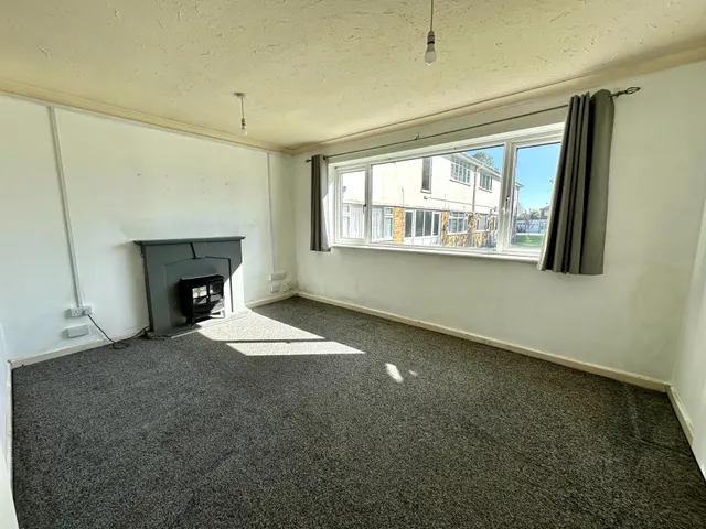 Photo 2 — Oak Close, Tipton, DY4
