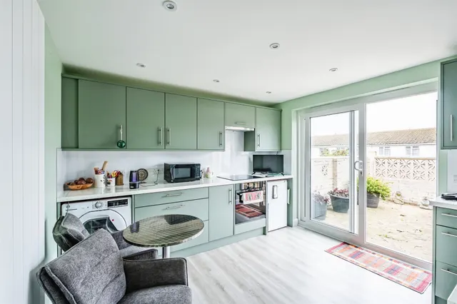 Hever Close, Eastbourne, BN23, photo 2