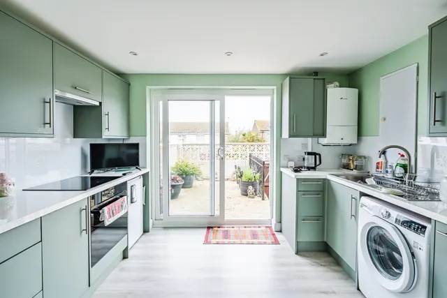 Hever Close, Eastbourne, BN23, photo 3